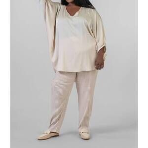 NEW NOUVELLE / SILK95FIVE austin top - plus in almond